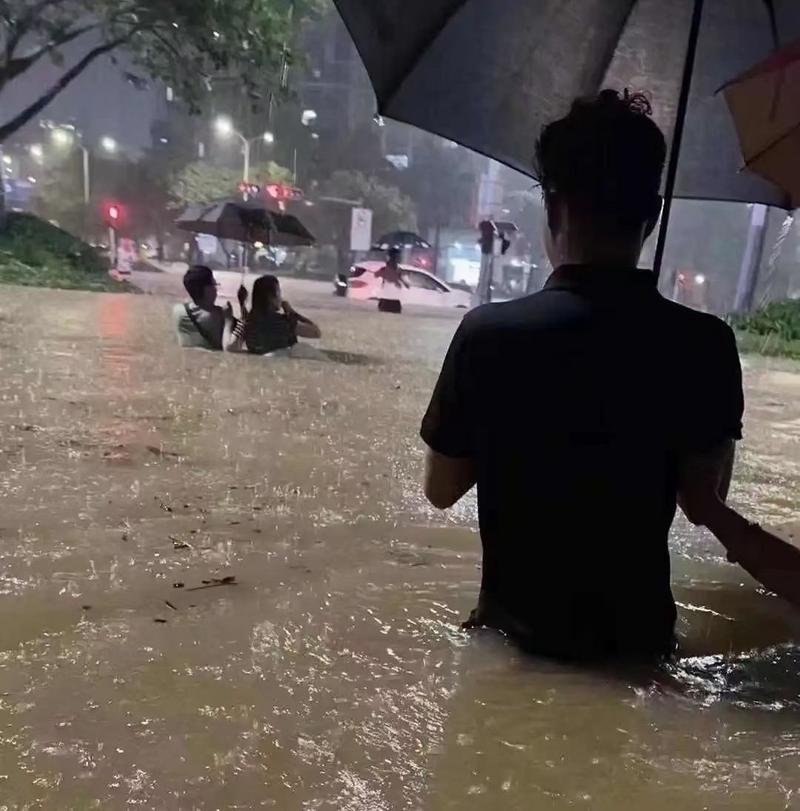 深圳暴雨地铁站漏水,深圳暴雨地铁站漏水事件